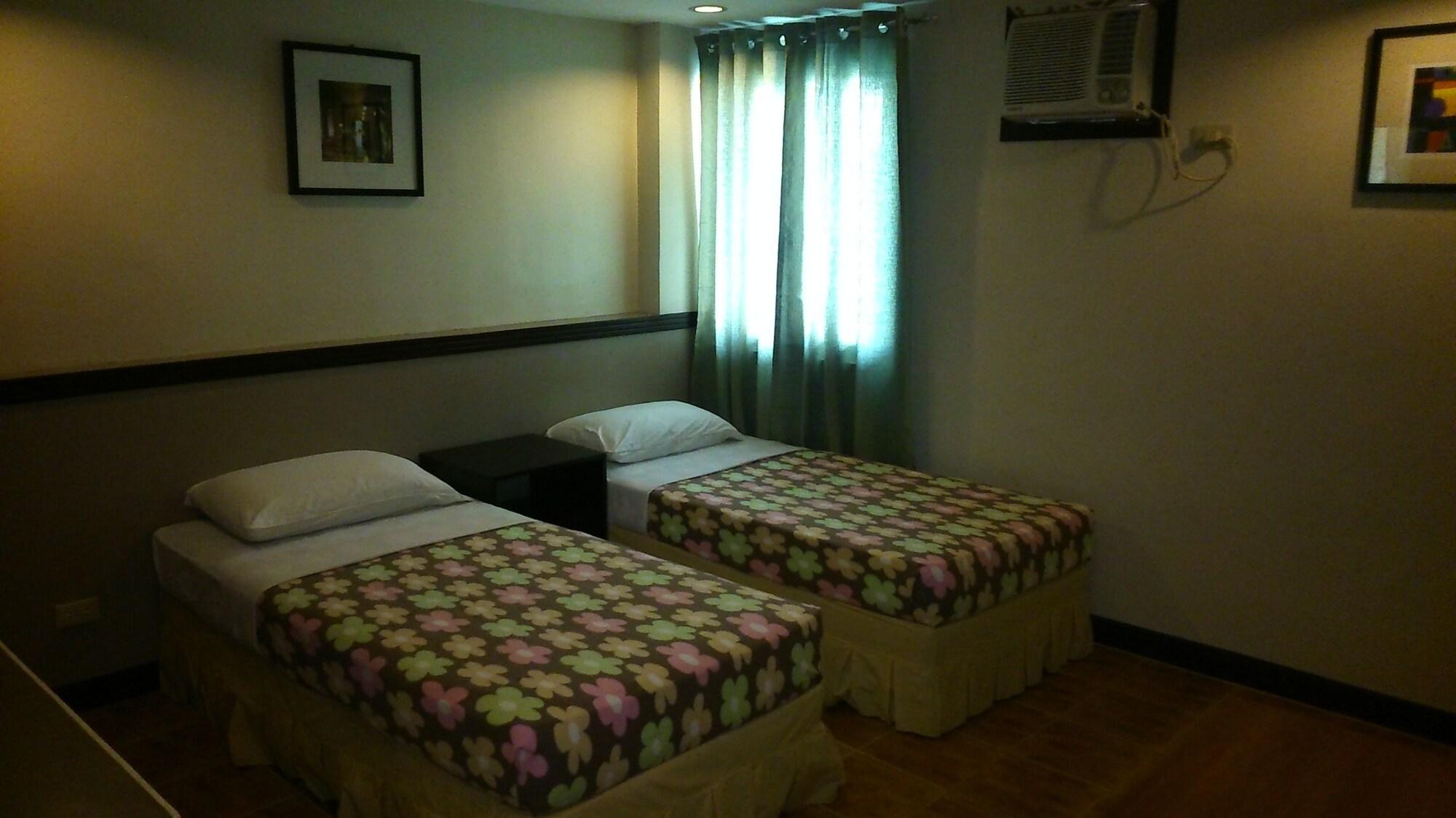 Magayon Hotel Legazpi Esterno foto