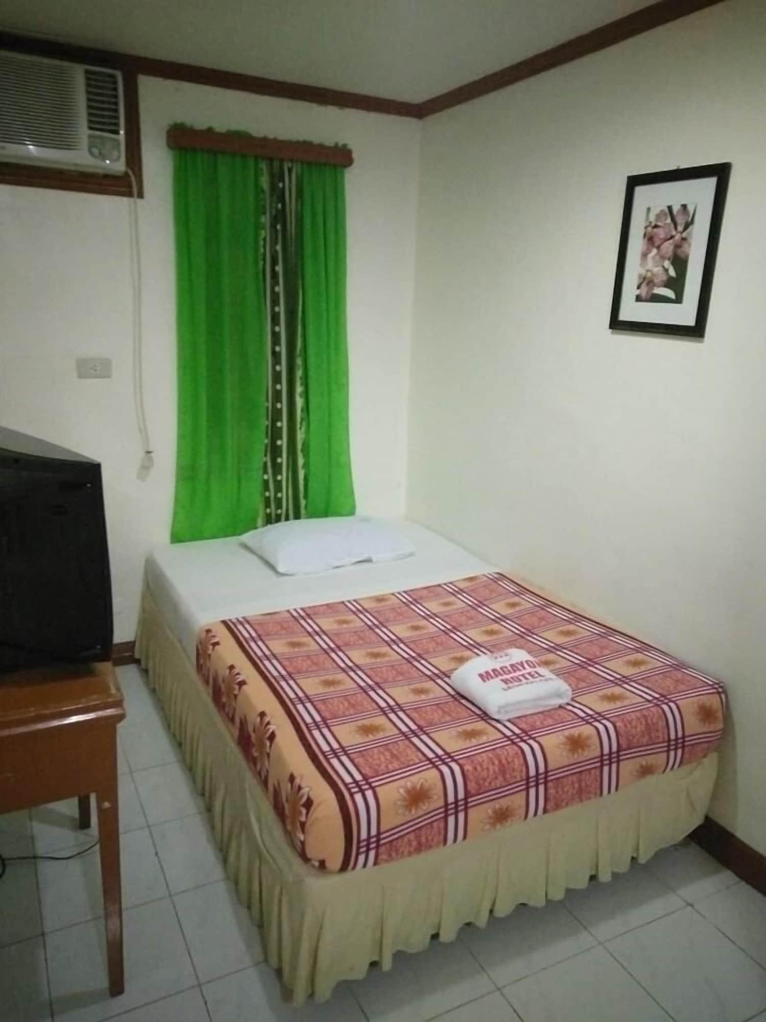 Magayon Hotel Legazpi Esterno foto
