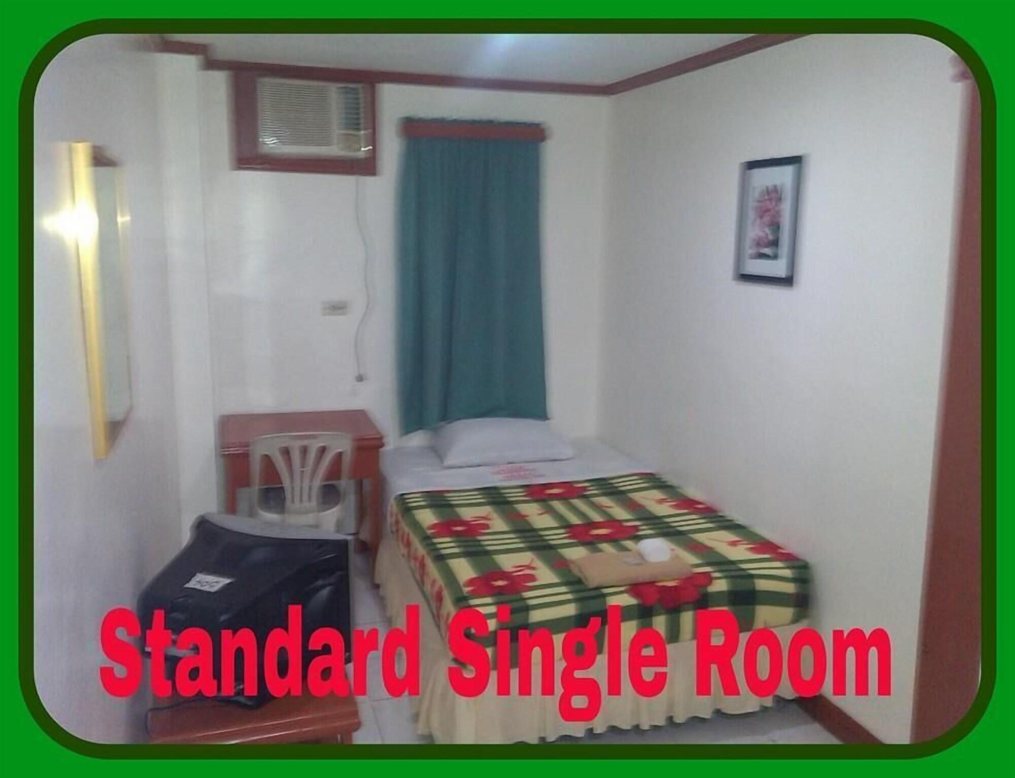 Magayon Hotel Legazpi Esterno foto