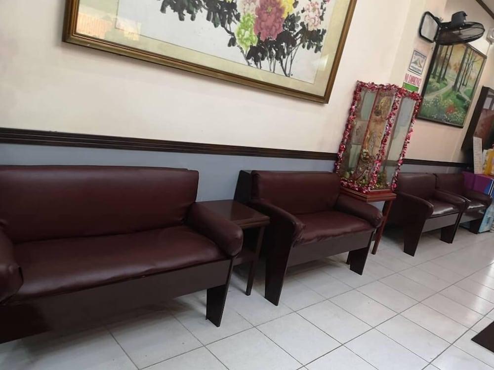 Magayon Hotel Legazpi Esterno foto