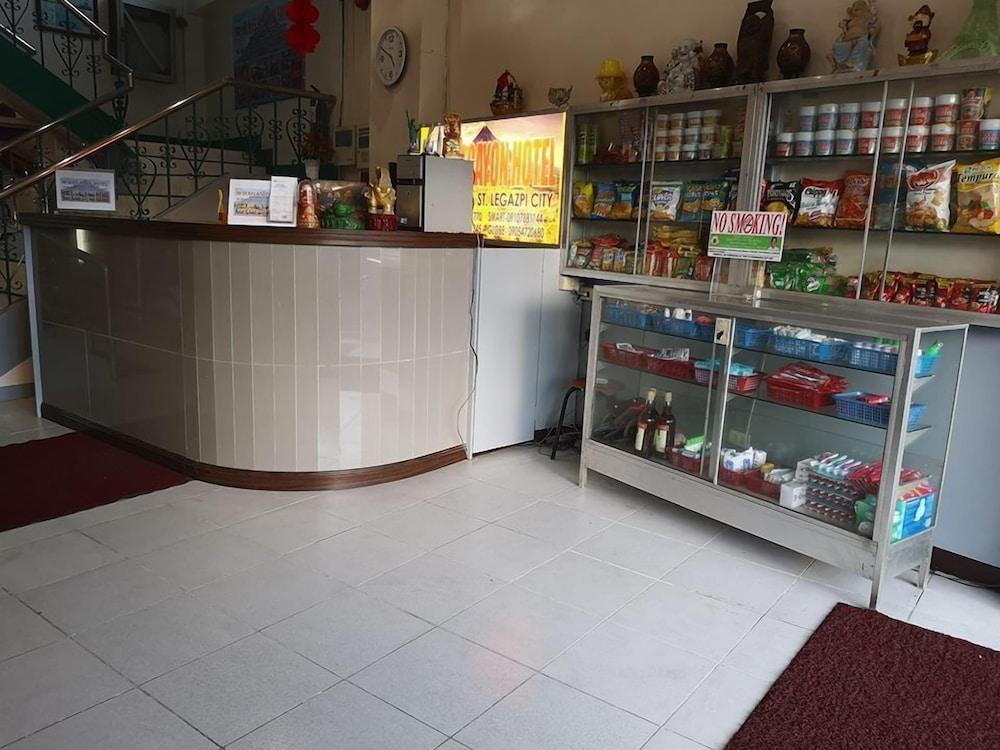 Magayon Hotel Legazpi Esterno foto