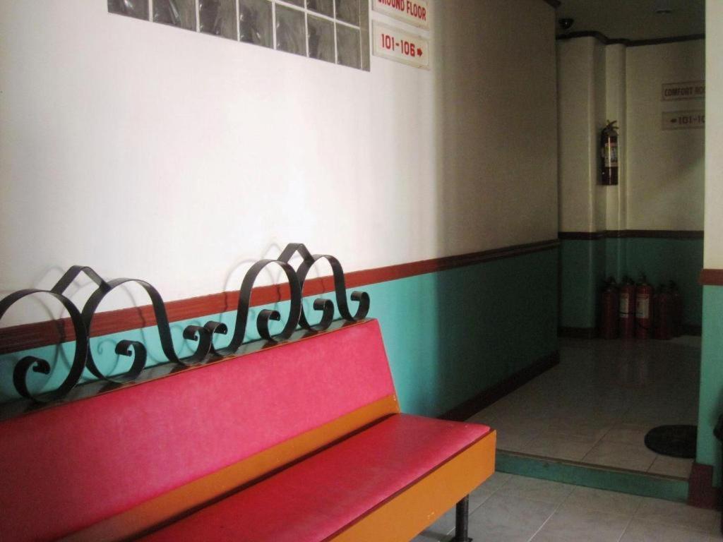 Magayon Hotel Legazpi Esterno foto