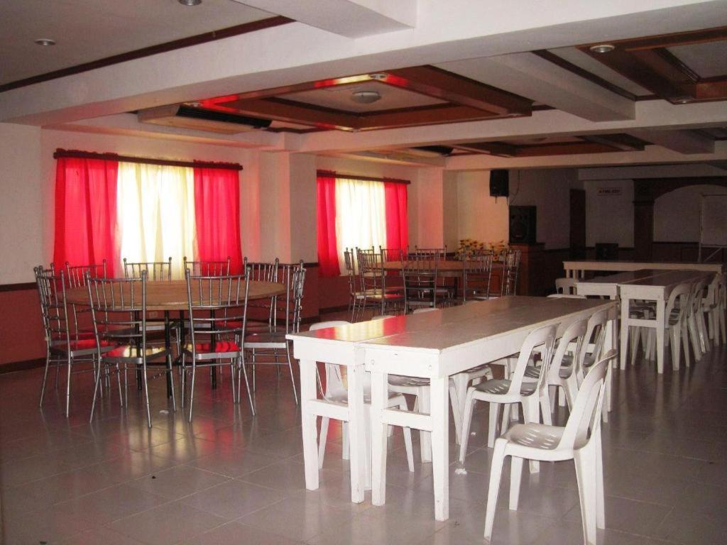 Magayon Hotel Legazpi Esterno foto
