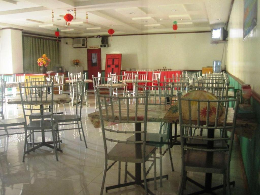 Magayon Hotel Legazpi Esterno foto