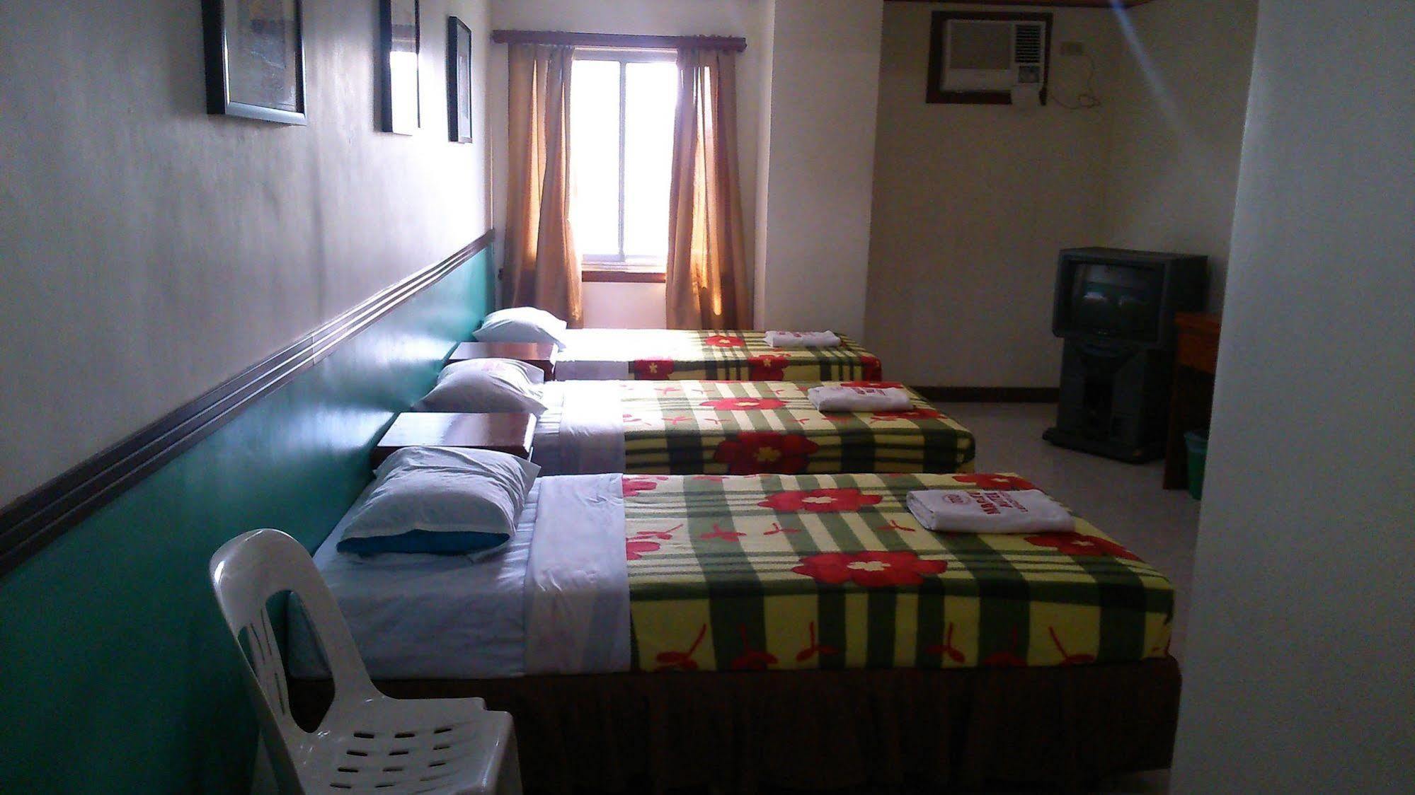 Magayon Hotel Legazpi Esterno foto