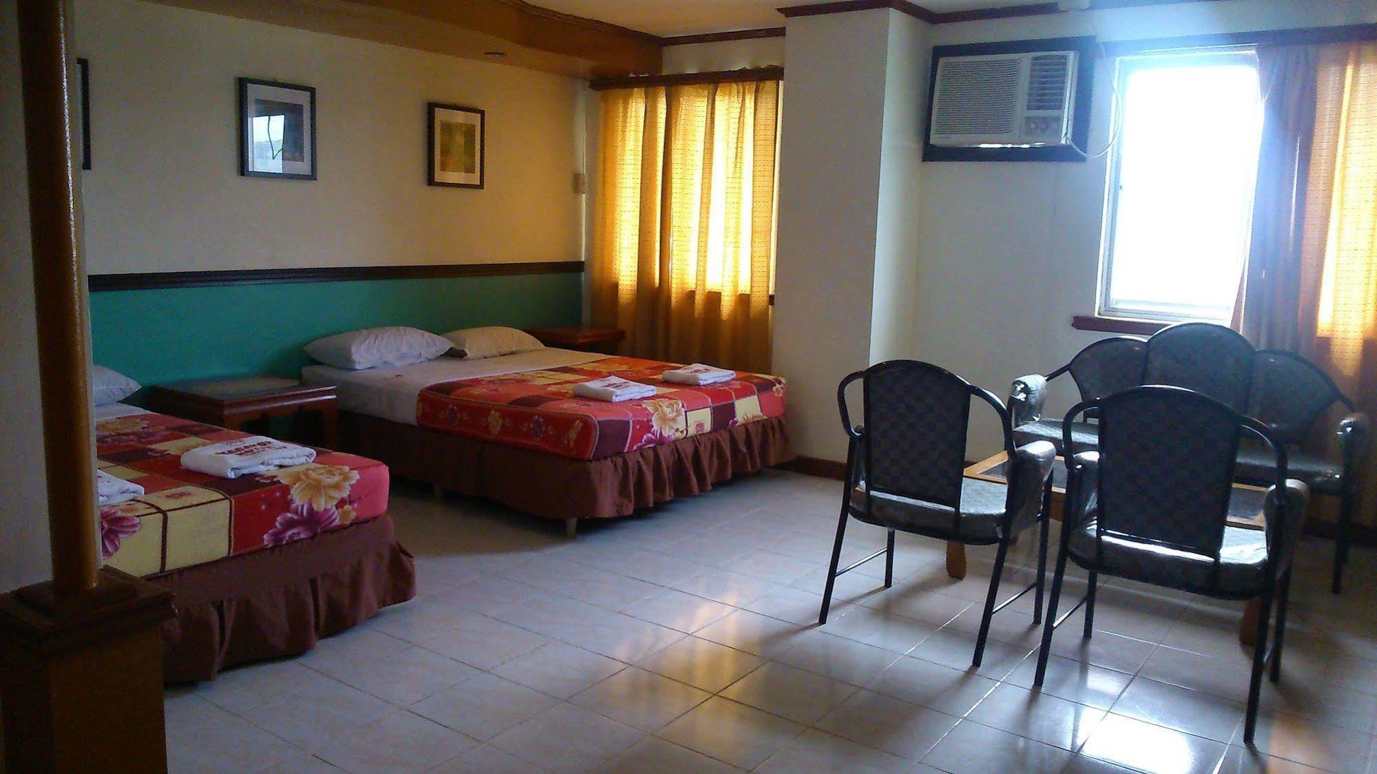 Magayon Hotel Legazpi Esterno foto